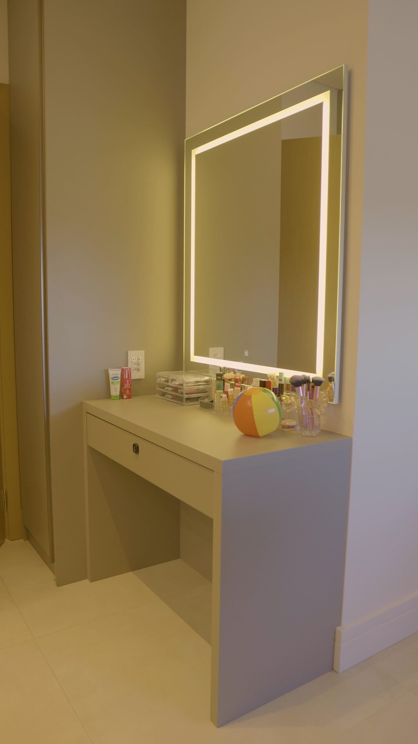 Cópia de Cadenze_FRAMES.00_01_15_08.Quadro049